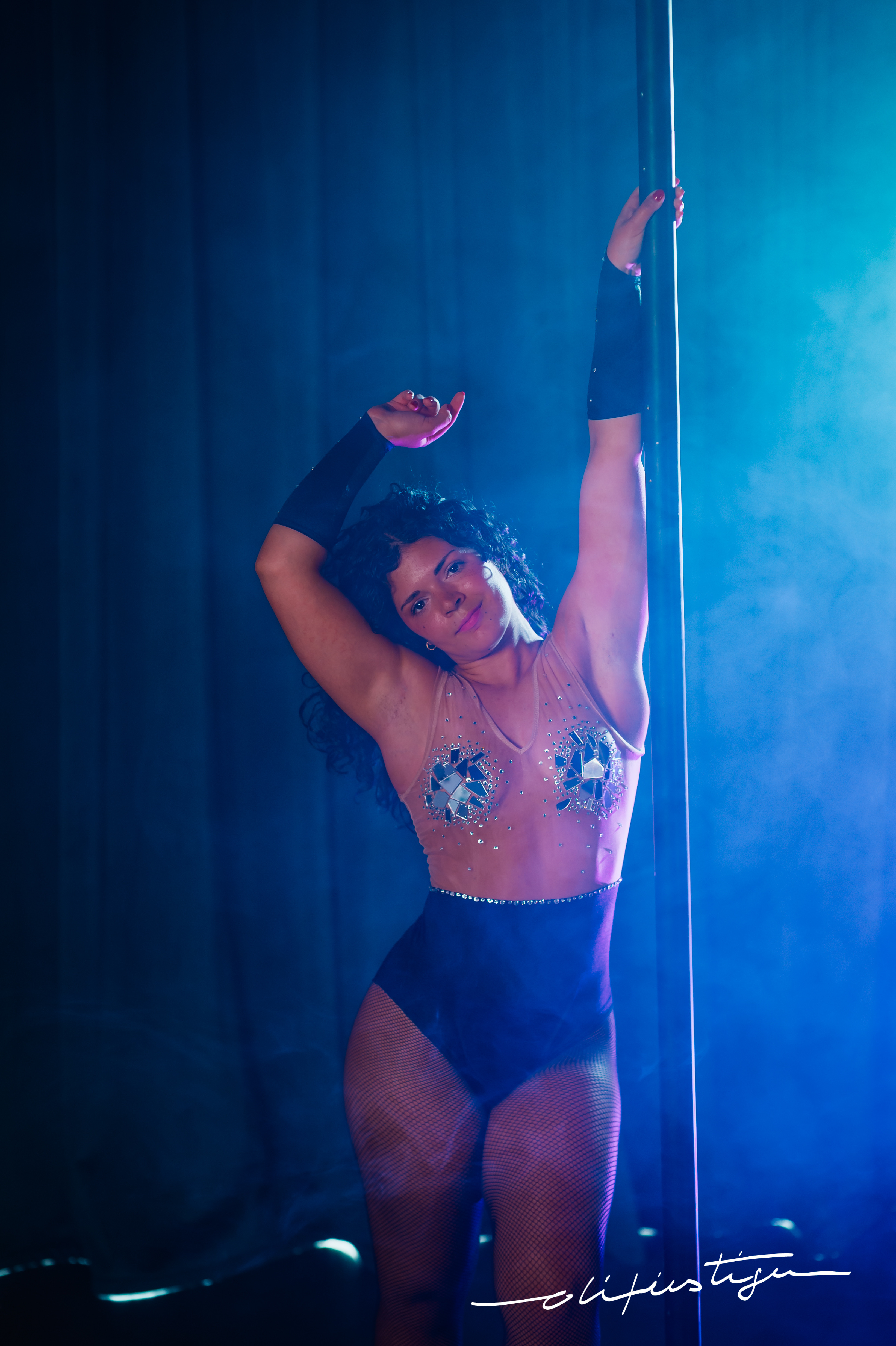 Chloé en performance Flying Pole